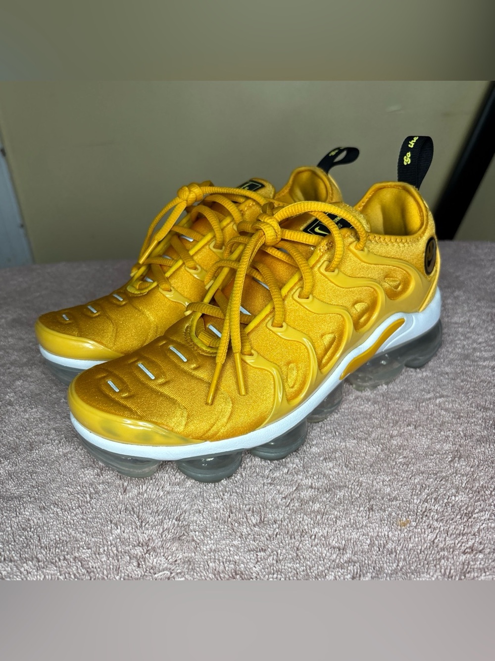Nike Vapormax Plus "Go The Extra Smile" Women’s 7 Pollen D05874 700